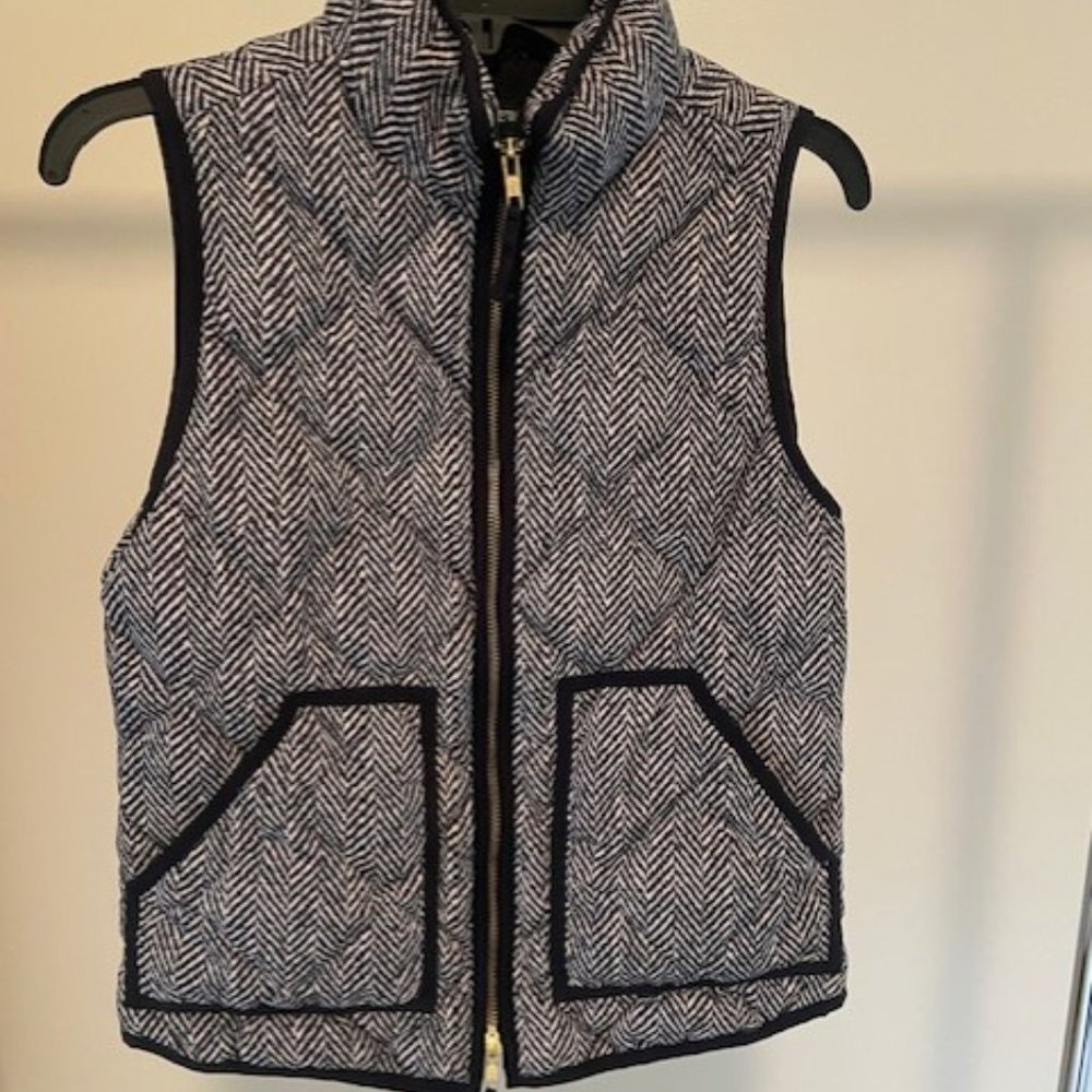 J.. Crew double zip vest black & white chevron print puffer vest sz XS